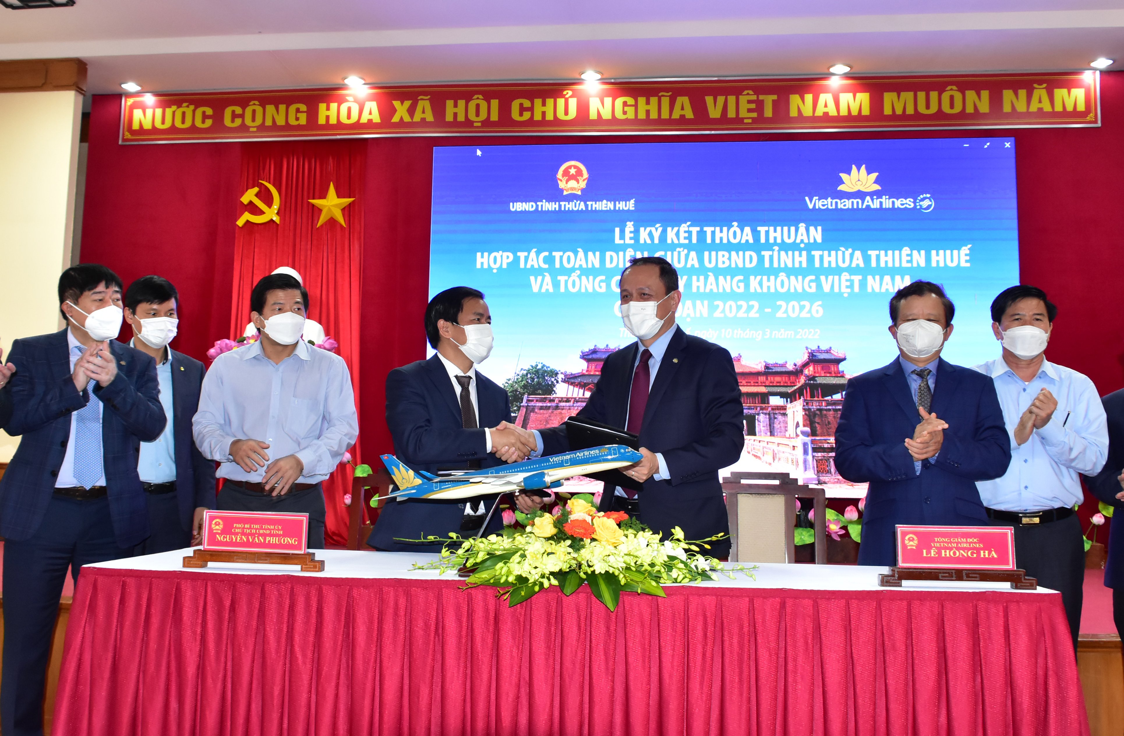 Lễ ký kết biên bản thỏa thuận về chương trình hợp tác giữa UBND tỉnh Thừa Thiên Huế và Tổng Công ty Hàng không Việt Nam